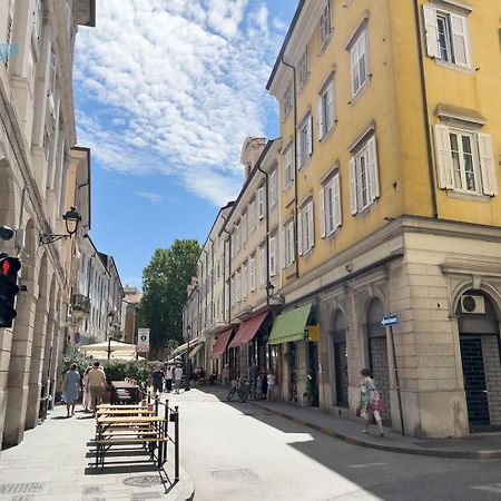Cavana 10 Tirabora Short Rent Trieste Bagian luar foto