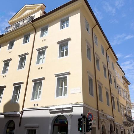 Cavana 10 Tirabora Short Rent Trieste Bagian luar foto